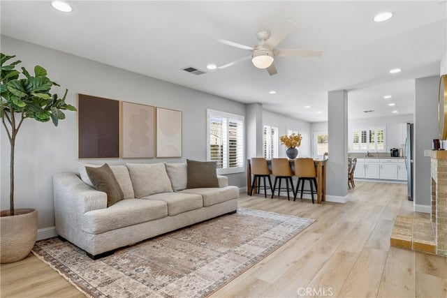 28215 Somerset Court, Castaic, CA 91384 — photo 3 of 24