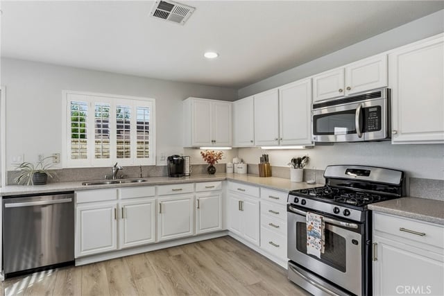 28215 Somerset Court, Castaic, CA 91384 — photo 5 of 24