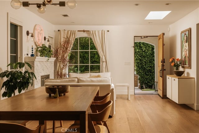 1111 S Plymouth Boulevard, Los Angeles, CA 90019 — photo 3 of 34