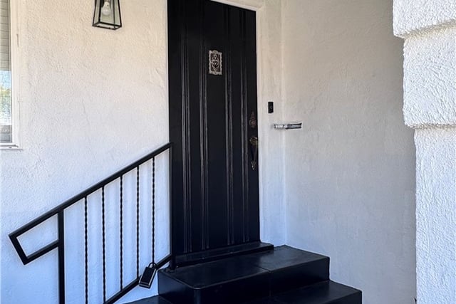 1260 W 81st, Los Angeles, CA 90044 — photo 2 of 27