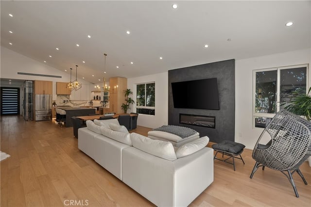 5715 Troost Avenue, North Hollywood, CA 91601 — photo 11 of 27