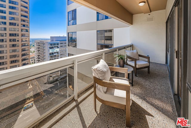 10445 Wilshire Boulevard 1402, Los Angeles, CA 90024 — photo 11 of 38