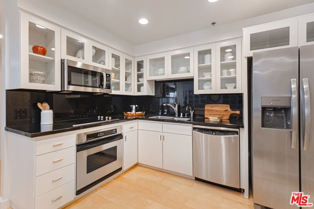10445 Wilshire Boulevard 1402, Los Angeles, CA 90024 — photo 14 of 38