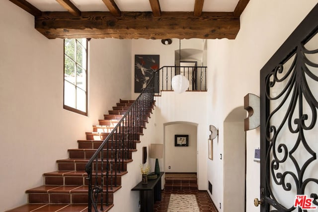 8855 St Ives Drive, Los Angeles, CA 90069 — photo 4 of 36