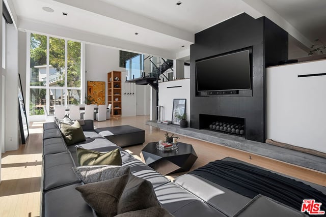 9340 Readcrest Drive, Beverly Hills, CA 90210 — photo 14 of 47