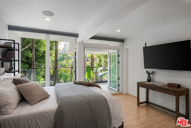 9340 Readcrest Drive, Beverly Hills, CA 90210 — photo 38 of 47