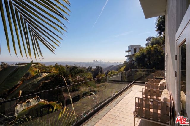 9340 Readcrest Drive, Beverly Hills, CA 90210 — photo 9 of 47