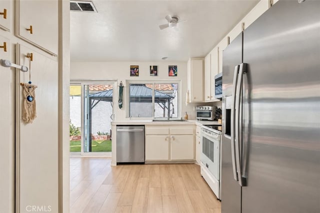 19565 Rinaldi Street 18, Porter Ranch, CA 91326 — photo 12 of 33