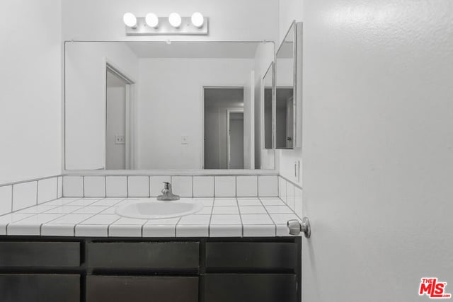 5700 Etiwanda Avenue 136, Tarzana, CA 91356 — photo 11 of 22