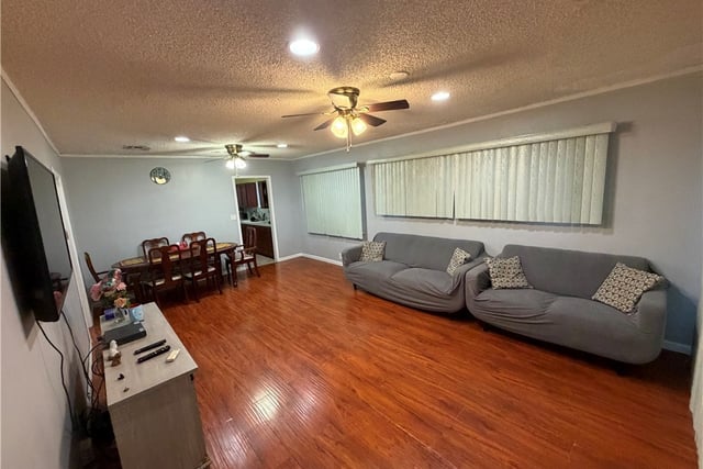 611 W 65th, Los Angeles, CA 90044 — photo 10 of 21