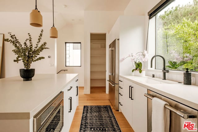 760 N Arthur Road, Los Angeles, CA 90029 — photo 11 of 34