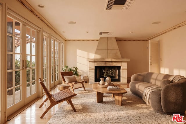 8233 Roxbury Road, Los Angeles, CA 90069 — photo 9 of 18