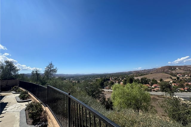 5777 Indian Pointe Drive, Simi Valley, CA 93063 — photo 2 of 4