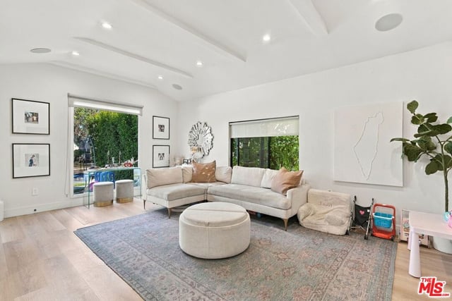 1633 S Wooster Street, Los Angeles, CA 90035 — photo 4 of 24