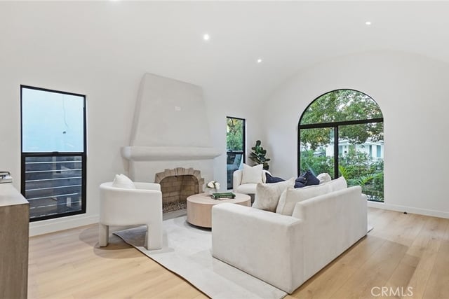 2943 Chesapeake, Los Angeles, CA 90016 — photo 4 of 31