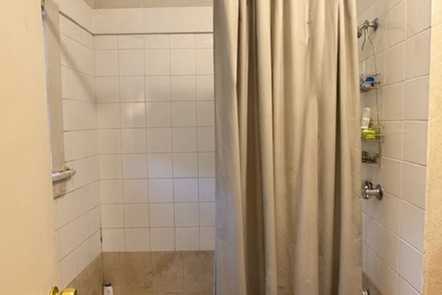 4267 Menlo, Los Angeles, CA 90037 — photo 7 of 8