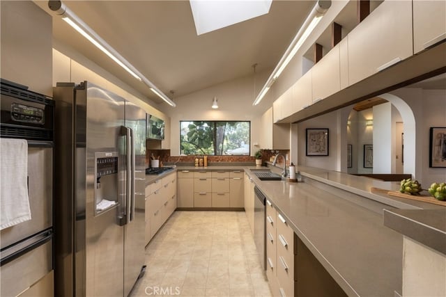3585 Military, Los Angeles, CA 90034 — photo 13 of 45