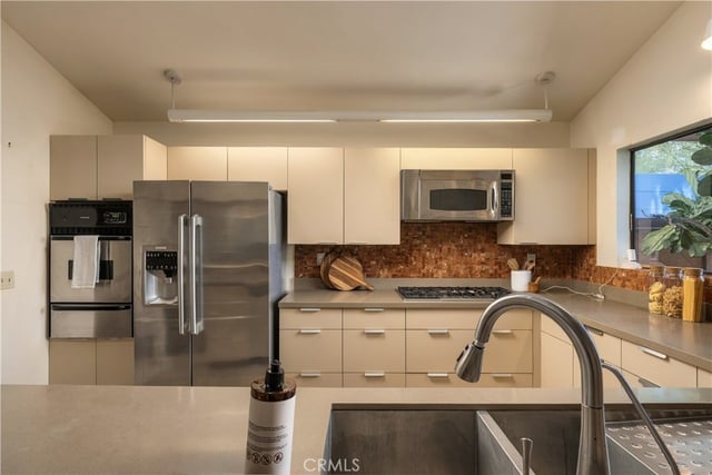 3585 Military, Los Angeles, CA 90034 — photo 14 of 45