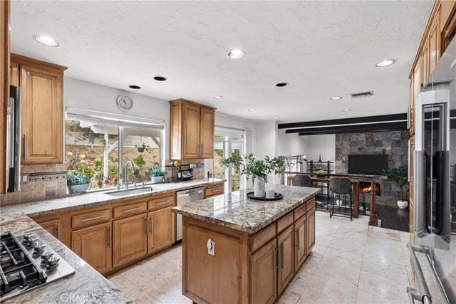 20224 Chapter, Woodland Hills, CA 91364 — photo 5 of 16