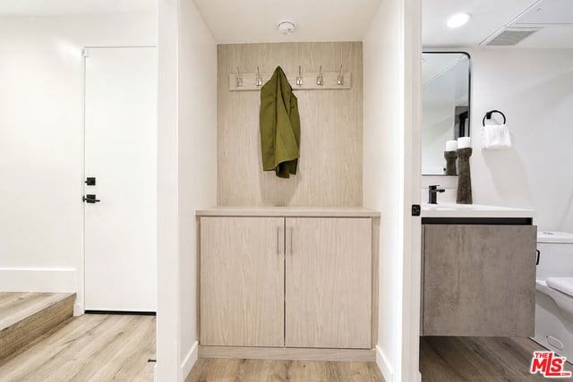 11614 Colfax Meadow Lane, Studio City, CA 91604 — photo 10 of 49