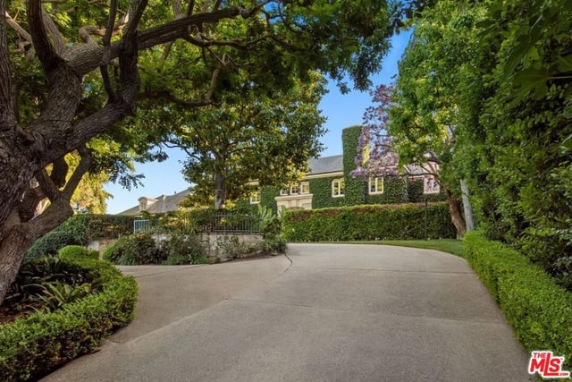 9966 Sunset Boulevard, Beverly Hills, CA 90210 — photo 3 of 10