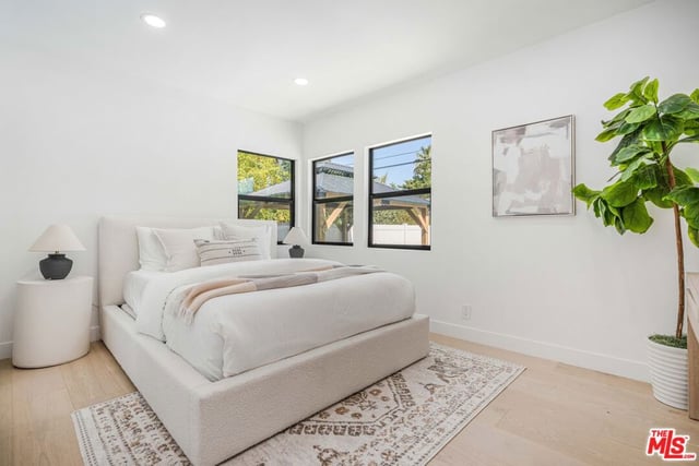 6150 Sylvia Avenue, Tarzana, CA 91335 — photo 14 of 18