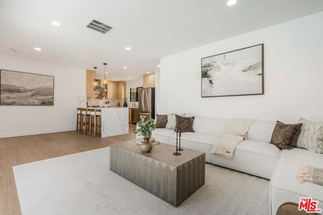 6150 Sylvia Avenue, Tarzana, CA 91335 — photo 8 of 18