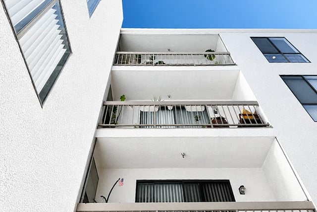 533 S St Andrews Place 408, Los Angeles, CA 90020 — photo 37 of 45