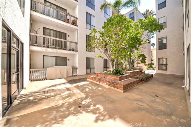 533 S St Andrews Place 408, Los Angeles, CA 90020 — photo 38 of 45