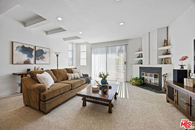 4549 Haskell Avenue 1, Encino, CA 91436 — photo 13 of 28