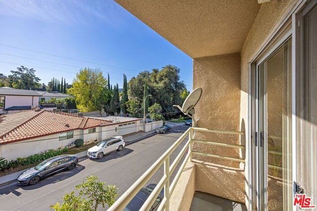 4549 Haskell Avenue 1, Encino, CA 91436 — photo 20 of 28