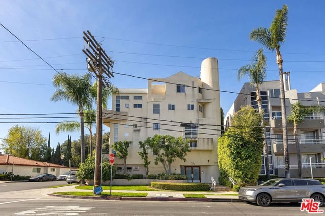 4549 Haskell Avenue 1, Encino, CA 91436 — photo 3 of 28