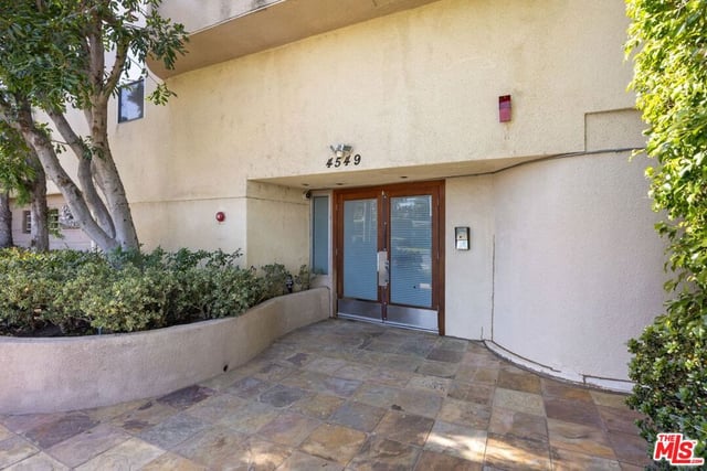 4549 Haskell Avenue 1, Encino, CA 91436 — photo 4 of 28
