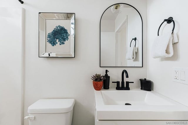 4652 Don Lorenzo Dr A, Los Angeles, CA 90008 — photo 6 of 50
