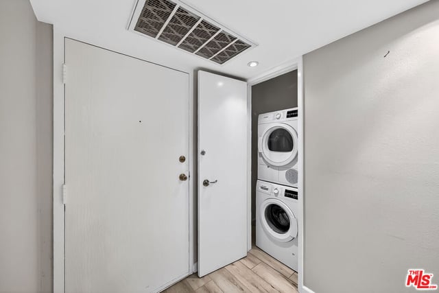 2700 Cahuenga Boulevard 4220, Los Angeles, CA 90068 — photo 12 of 38