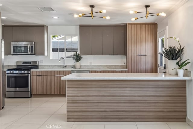 7814 Mclaren Avenue, West Hills, CA 91304 — photo 9 of 36
