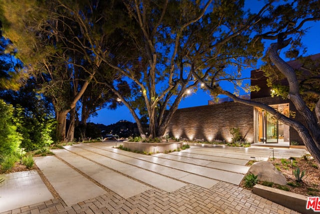 9705 Oak Pass Road, Beverly Hills, CA 90210 — photo 30 of 35