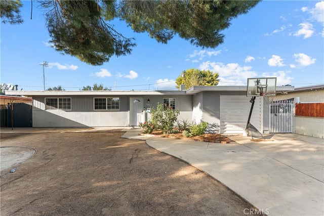 1027 W Avenue J12, Lancaster, CA 93534 — photo 2 of 26