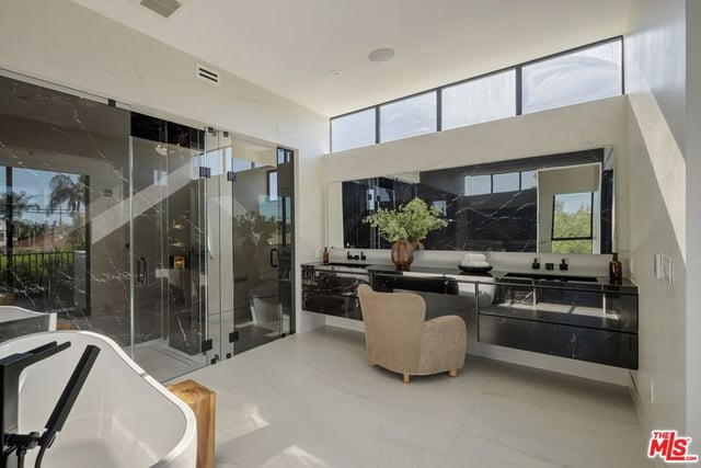 12851 Bonaparte Avenue, Los Angeles, CA 90066 — photo 14 of 30