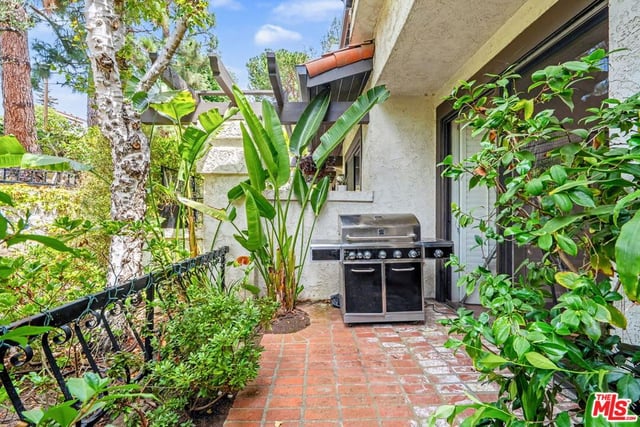 17204 Palisades Circle, Pacific Palisades, CA 90272 — photo 11 of 56