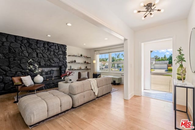 6607 Farralone Avenue, Woodland Hills, CA 91303 — photo 4 of 42