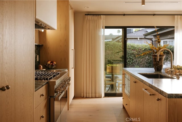 5267 Ventura Canyon Avenue, Sherman Oaks, CA 91401 — photo 5 of 28