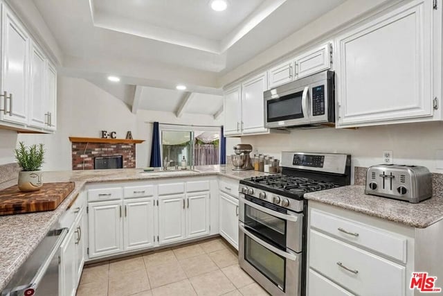 18424 Keswick Street 12, Reseda, CA 91335 — photo 5 of 10