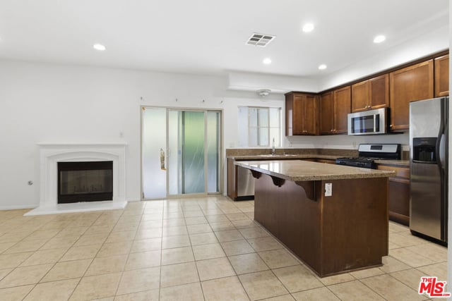 14502 Vesta Court, Panorama City, CA 91402 — photo 4 of 43