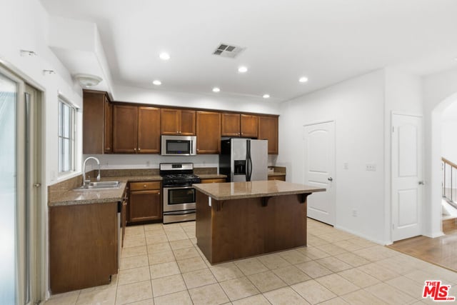 14502 Vesta Court, Panorama City, CA 91402 — photo 5 of 43