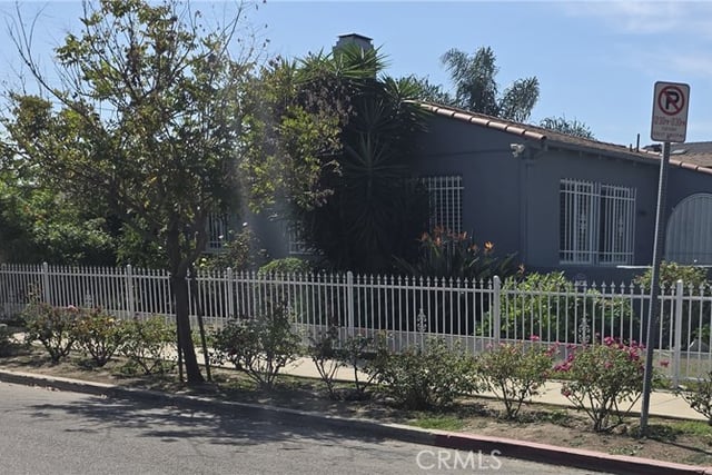 1902 W 65th, Los Angeles, CA 90047 — photo 2 of 34