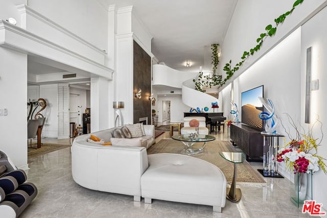 325 N Oakhurst Drive PH2, Beverly Hills, CA 90210 — photo 10 of 65