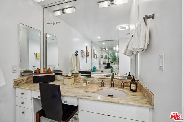 325 N Oakhurst Drive PH2, Beverly Hills, CA 90210 — photo 32 of 65