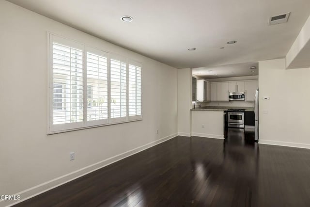10609 Bloomfield Street 207, Los Angeles, CA 91602 — photo 9 of 29