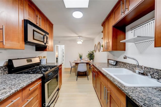 11138 Aqua Vista, Studio City, CA 91602 — photo 12 of 23